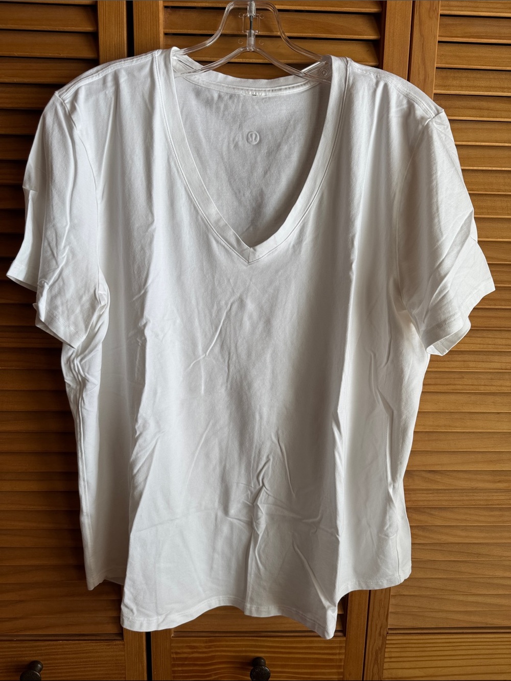 Lulu Lemon White Love V-Neck T-Shirt - L